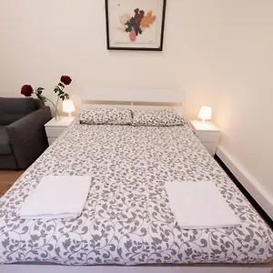 https://palazzo-carmine-a-due-passi-dallacquario.hotelitalianriviera.com